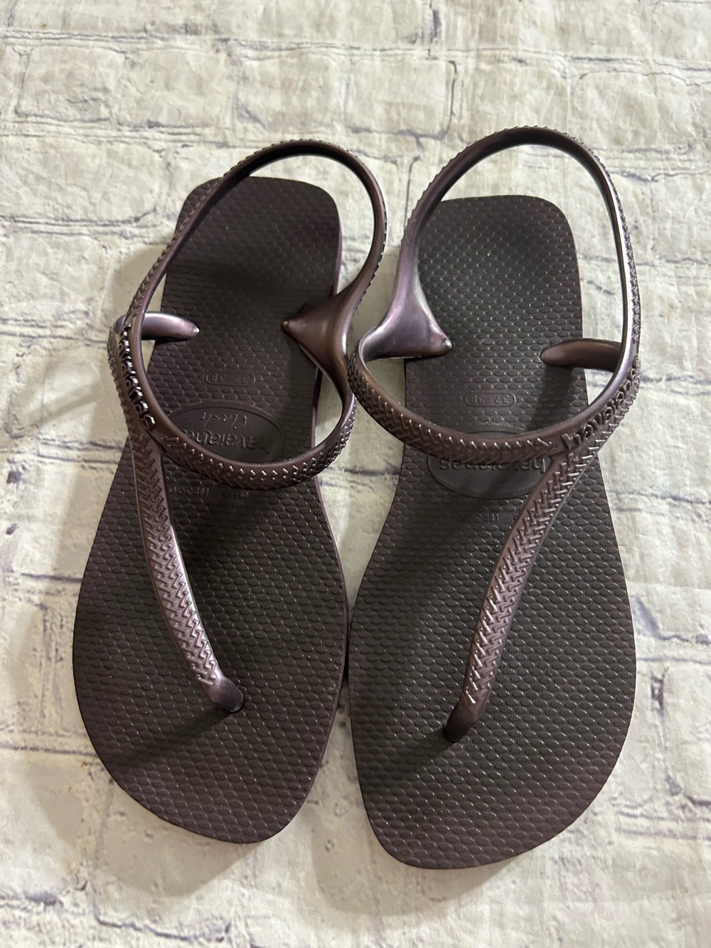 HAVAIANAS HINT OF PURPLE THONG TOE RUBBER SANDALS WOMENS SIZE 8